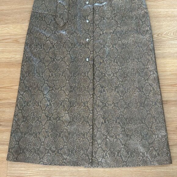 Nanushka Women's Aarohi Brown Snakeskin Midi Skirt Sz Medium Button Snaps Animal - Picture 7 of 12